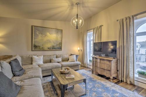 Chic Main Street Retreat < 7 Mi to KY Horse Park!