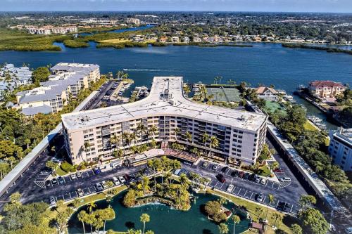 Harbor Towers 3rd Floor, Bay Views in Siesta Key, USA