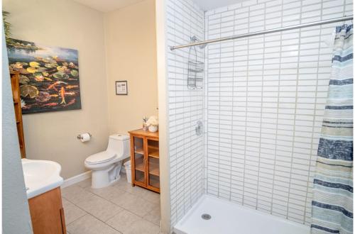 Florida St Nice Remodeled 3BR/2BA Near Downtown - image 13
