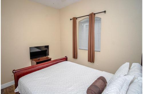 Florida St Nice Remodeled 3BR/2BA Near Downtown - image 14
