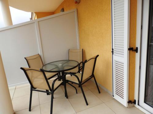 One-Bedroom Apartment with Balcony
