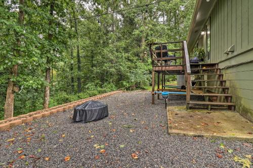 Secluded Pisgah Forest Cottage with Fire Pit!