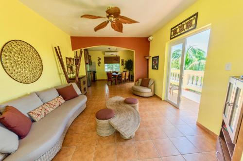 Amapola House with Private Pool and Rooftop Terrace - image 10