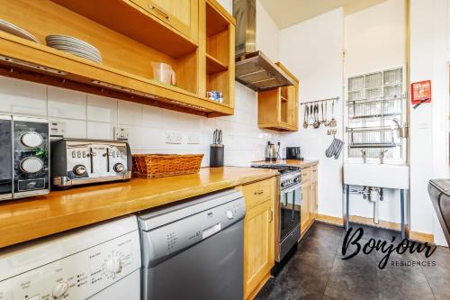 New Town 3BR-1BA, St. James Centre - Free Parking by Bonjour Residences Edinburgh