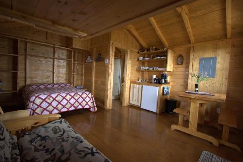 1 double bed, 1 twin bed, 1 futon bed