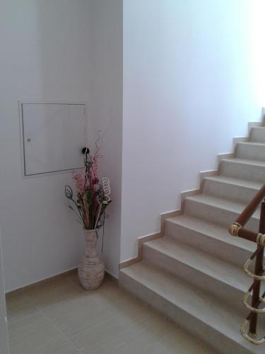 Small One-Bedroom Apartment with Balcony image 10