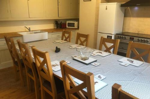 Hall Cottage & gardens, & hard tennis court, Wighill, nr York and Leeds in Wighill