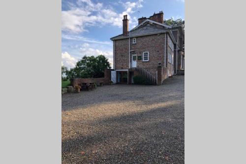 Viesnīcas āriene, Hall Cottage & gardens, & hard tennis court, Wighill, nr York and Leeds in Wighill