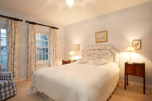 Hall Cottage & gardens, & hard tennis court, Wighill, nr York and Leeds in Wighill