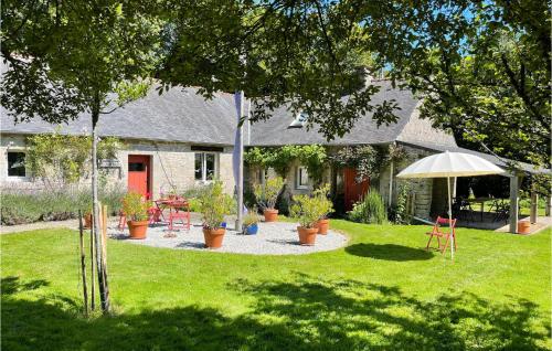 Nice home in Plouray with 3 Bedrooms gîte à louer Kerbesquer