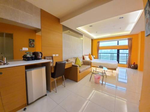 room detail thumbnail 1