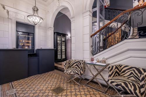 Entrance, Le Boutique Hotel near Parc Bordelais