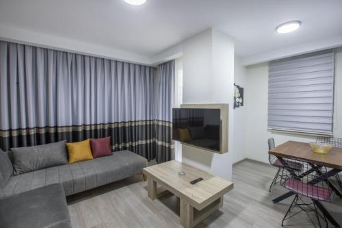Elanis Suites - image 12