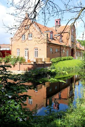Romantische Torhausferienwohnung mit Top-Einrichtung auf dem idyllischen "Gut Petersdorf"- WLAN vorhanden