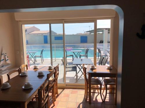 Hotel Le Bleu Marine in Свети-Мари-дьо-ла-Мер