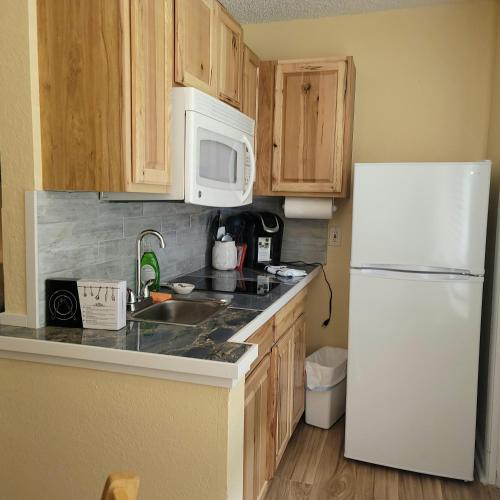 Oceanfront Escape With Balcony and heated salt water pool Sleeps 4 in Daytona Beach, USA