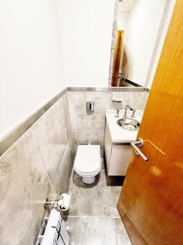Superior Apartment image 2