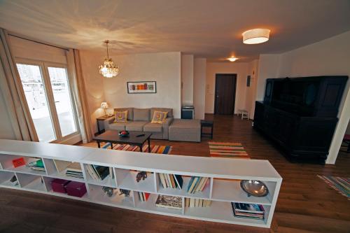 Arena Penthouse Apartments - main image