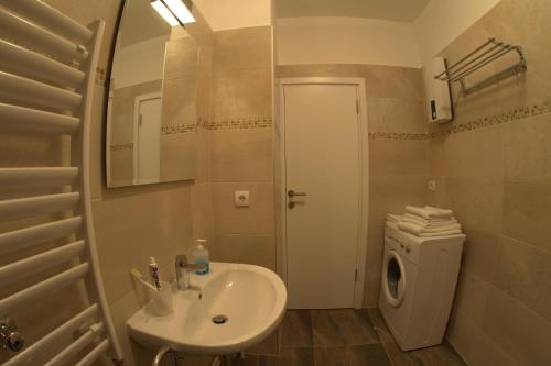 Arena Penthouse Apartments - image 6