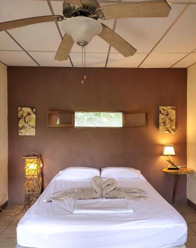 El Belga Loco in ลาสเปนิตัส