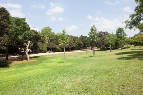 Room near Sheba Medical Center, and Bar Ilan, and TLV Airport in Priemiestis/oro uostas