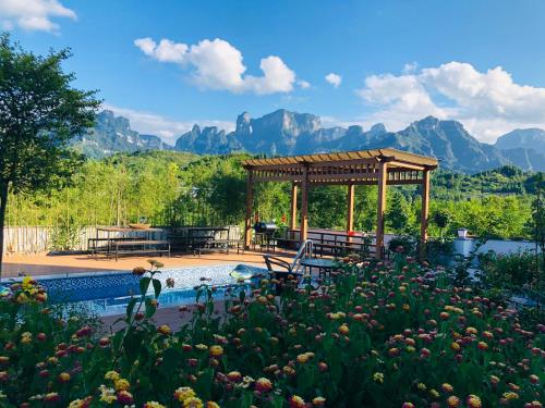 Heaven's Gate Home Stay --free pick up service--panoramic view of Tianmen Mountain Heaven's Gate Home Stay --free pick up service--panoramic view of Tianmen Mountain