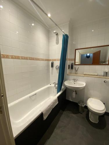 Bathroom, No6 West Coates near BT Murrayfield Stadium
