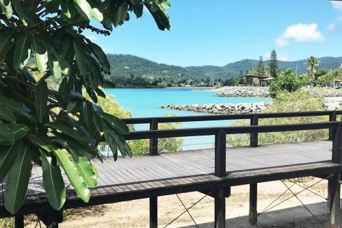 LILY LAMOND, T/House, outdoor shower, 5 min walk to the ocean, Airlie Beach