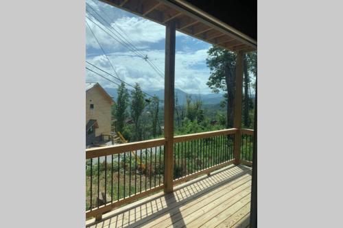 Chalet Village- Amazing Mountain Views - Piney Butt Place thumb 2