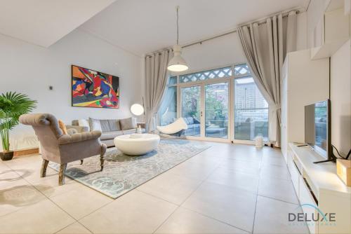 Lively 1 BR at Al Nabat Shoreline 8 Palm Jumeirah by Deluxe Holiday Homes