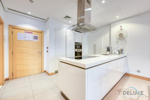 Lively 1 BR at Al Nabat Shoreline 8 Palm Jumeirah by Deluxe Holiday Homes, Dubai (Foto 8)