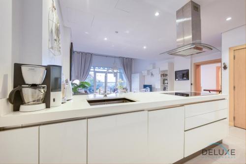 Lively 1 BR at Al Nabat Shoreline 8 Palm Jumeirah by Deluxe Holiday Homes, Dubai (Foto 9)