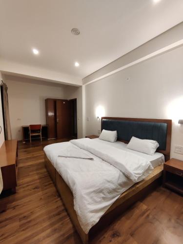 Double Room with Private Bathroom image 2