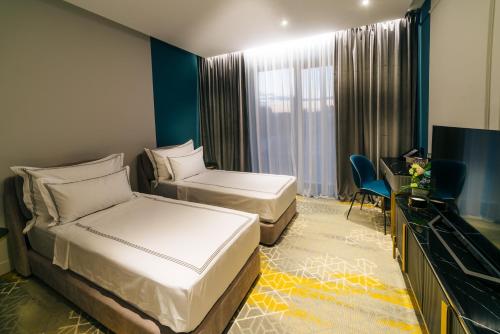 2 twin beds