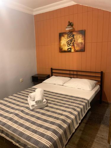 Large Family Room image 7