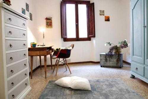 Carducci apartment in the historic centre, Ferienwohnung in Pistoia