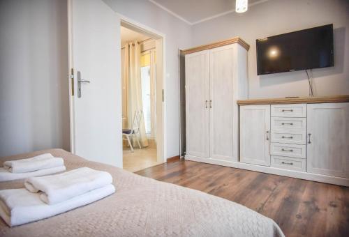One-Bedroom Apartment image 9