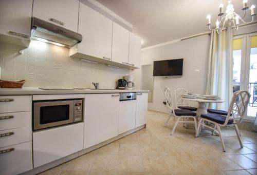 One-Bedroom Apartment image 8