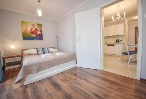 One-Bedroom Apartment image 4
