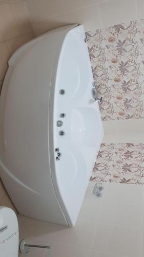 Monarch Hotel - image 4