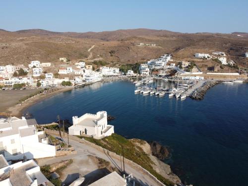 Exterior view of Aiolos Studios Κythnos