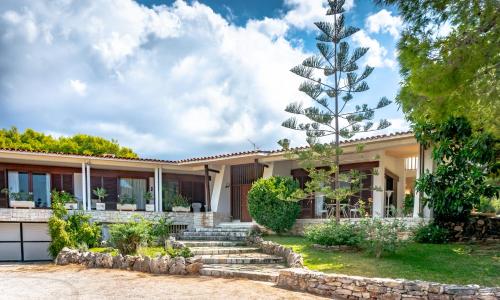 Villa Jackie O! on the Athens Riviera