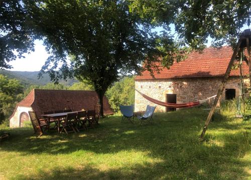 Chambre dans une maison d'artiste en pleine nature BnB Grèzes