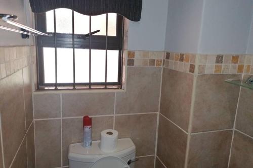 Bathroom, BEAUTIFUL APARTM B10 SITUATED IN BAINS GAME LODGE near Kerdoni's Woodland Hills Village