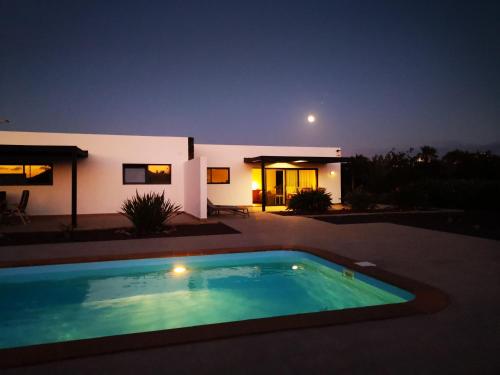 Heated & Shared Pool VILLA MATRIANA 36B, North Shore Villas