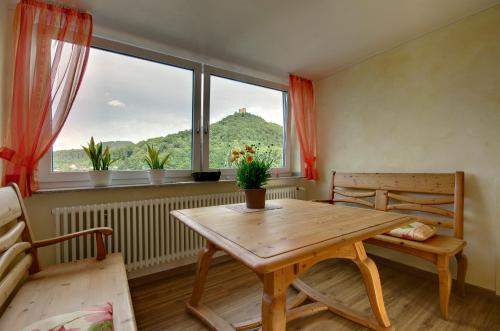 Panorama-Fewo Töpfer - Apartment - Annweiler am Trifels