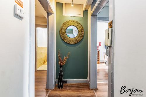 Royal Mile 3BR-2BA, 1 min to castle - Free Parking & Zip Link Beds by Bonjour Residences Edinburgh