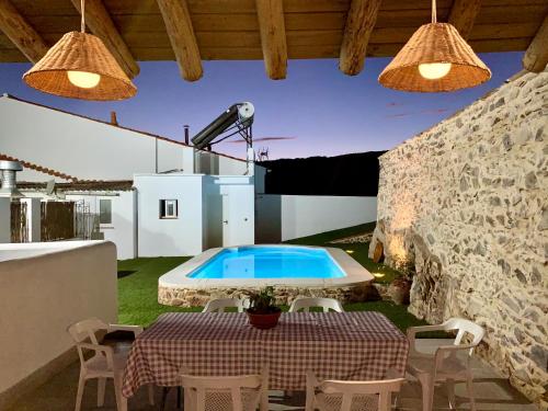 Úszómedence, Casa Rural Sierra Tortola 2 in Hinojales