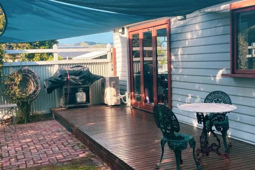 Lighthouse Retreat - Pet Friendly Free Wifi