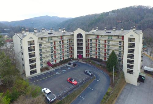 Gatlinburg Chateau Condo 301 - image 2